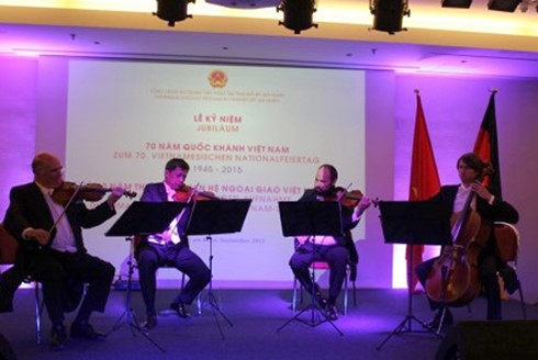 Nghe si violin Le Ngoc Anh Kiet dot ngot qua doi-Hinh-2